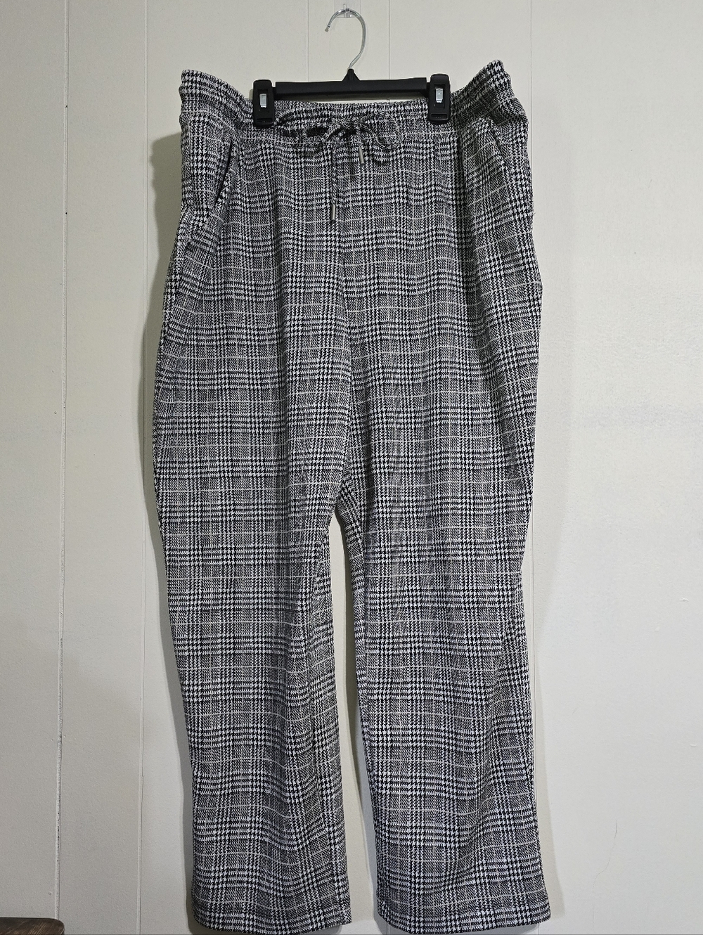 Time and Tru Black and White Plaid Drawstring Pants